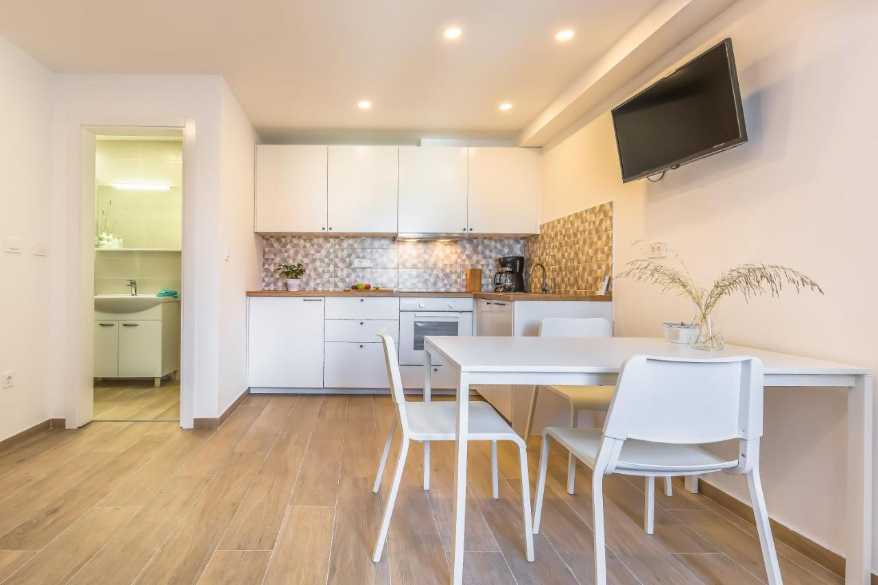 Adris Apartments Omis Exterior photo
